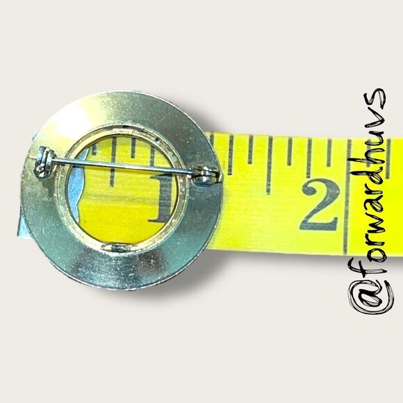 Bundle Sale 3 for $15 | Vintage Gold Tone Circular Brooch – Textured Design - Picture 5 of 8